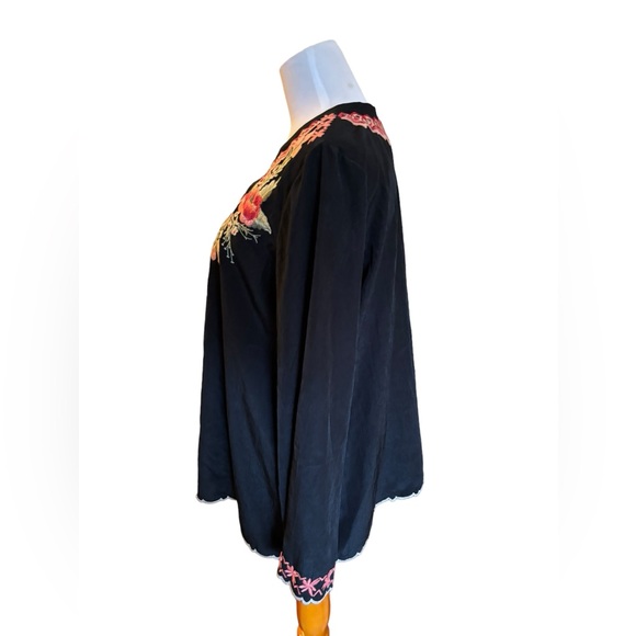 Faith & Zoe Women’s Black Floral‎ Embroidered Long Sleeve Blouse Size Large - Picture 3 of 8